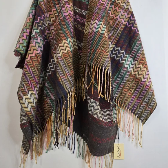 RIIQIICHY Women One-Size NWT Colorful Chevron Patterned Poncho - Picture 4 of 11